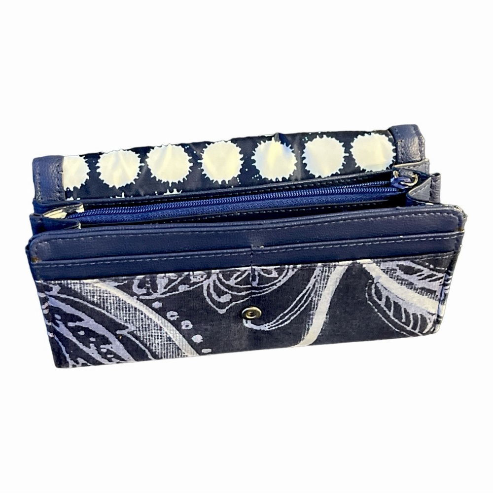 Vera Bradley Wallet in Indio. - Picture 5 of 5